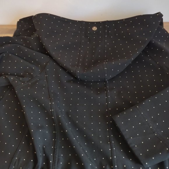 Lululemon Apres Black White Polka Dot Rain Jacket Hood SZ 6 - Picture 13 of 16